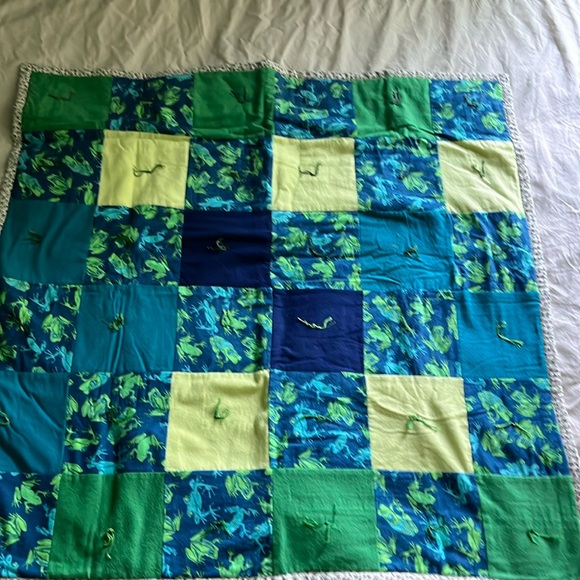 Quilted handmade baby blanket with frogs - Picture 1 of 9